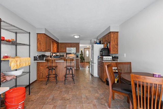 1424 W WEILAND LANE, Appleton, WI 54914