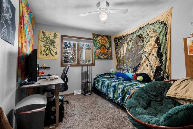 1424 W WEILAND LANE, Appleton, WI 54914