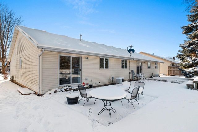 1424 W WEILAND LANE, Appleton, WI 54914