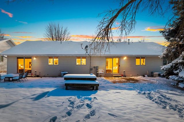 1424 W WEILAND LANE, Appleton, WI 54914