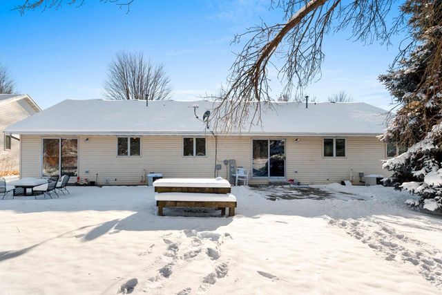 1424 W WEILAND LANE, Appleton, WI 54914