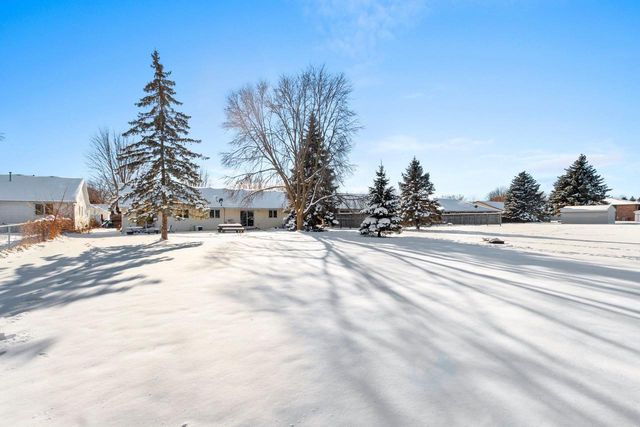 1424 W WEILAND LANE, Appleton, WI 54914