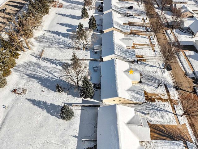 1424 W WEILAND LANE, Appleton, WI 54914