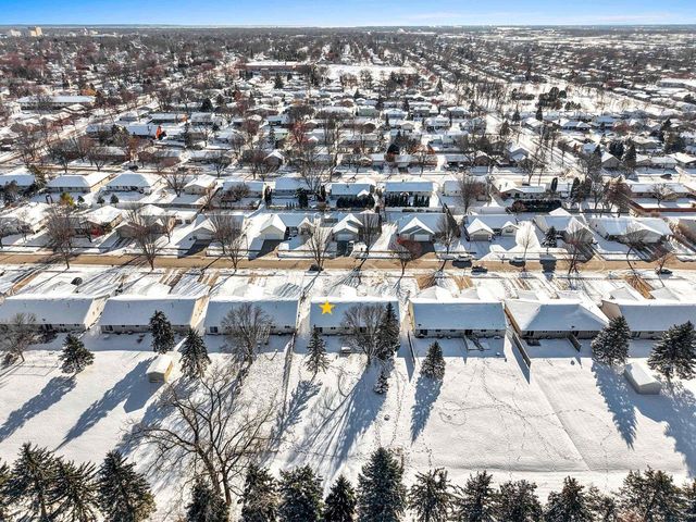 1424 W WEILAND LANE, Appleton, WI 54914