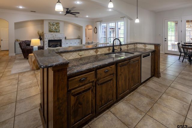 101 Thames Dr, Bullard, TX 75757