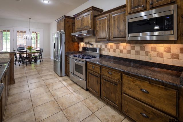101 Thames Dr, Bullard, TX 75757