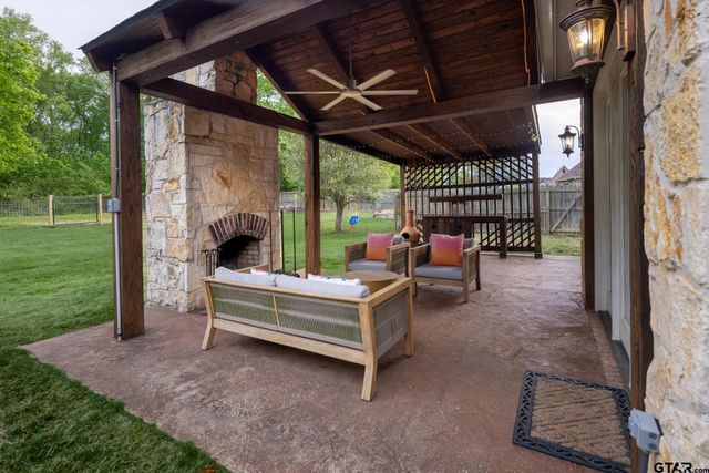 101 Thames Dr, Bullard, TX 75757
