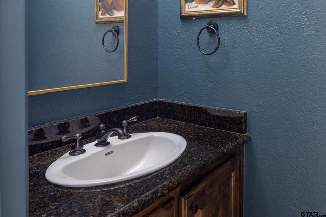 101 Thames Dr, Bullard, TX 75757