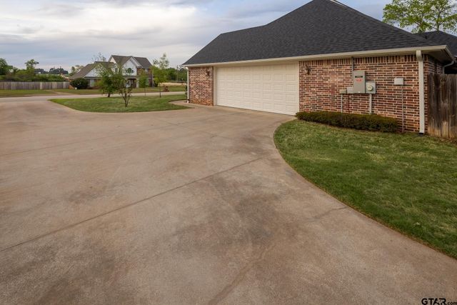 101 Thames Dr, Bullard, TX 75757