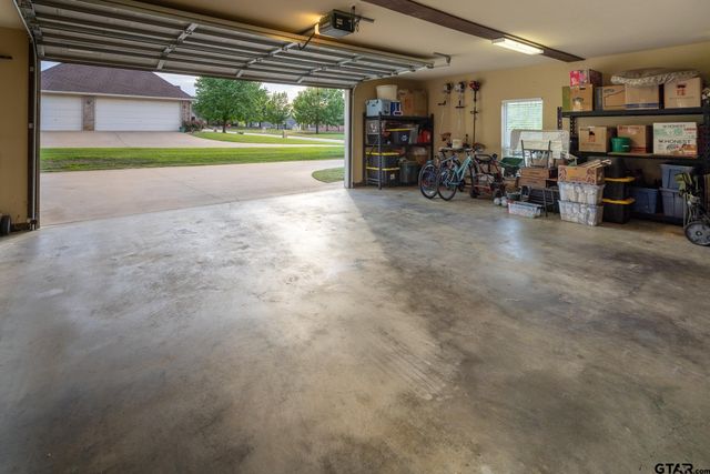 101 Thames Dr, Bullard, TX 75757