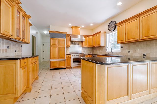 216 Kennedy Hill Road, Goffstown, NH 03045