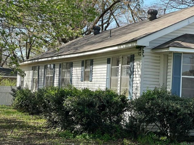 1808 S Leslie Street, Stuttgart, AR 72160