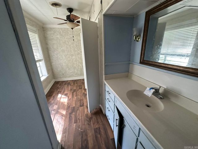 1808 S Leslie Street, Stuttgart, AR 72160