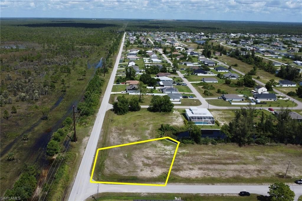 Image 2 of property listing at 801 NE 38th TER, Cape Coral, FL 33909