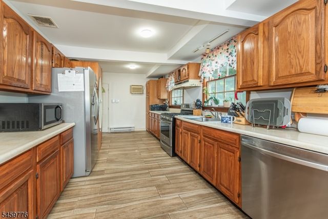19 Skyland Ave, Wanaque Boro, NJ 07420