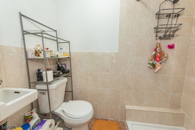 19 Skyland Ave, Wanaque Boro, NJ 07420