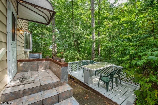19 Skyland Ave, Wanaque Boro, NJ 07420