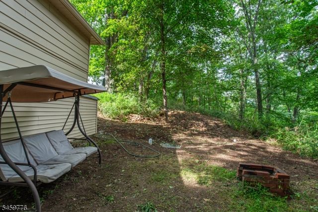 19 Skyland Ave, Wanaque Boro, NJ 07420