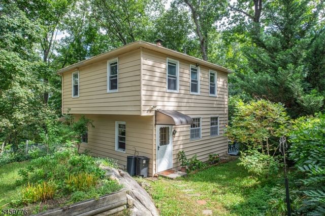 19 Skyland Ave, Wanaque Boro, NJ 07420
