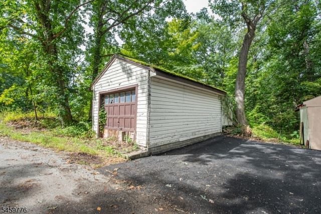 19 Skyland Ave, Wanaque Boro, NJ 07420