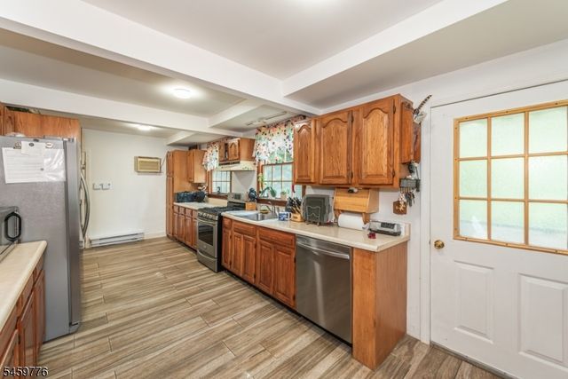 19 Skyland Ave, Wanaque Boro, NJ 07420
