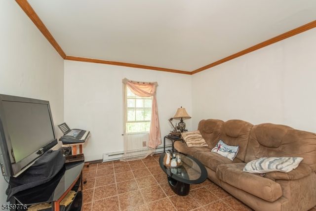 19 Skyland Ave, Wanaque Boro, NJ 07420