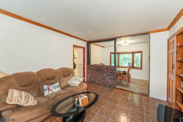 19 Skyland Ave, Wanaque Boro, NJ 07420