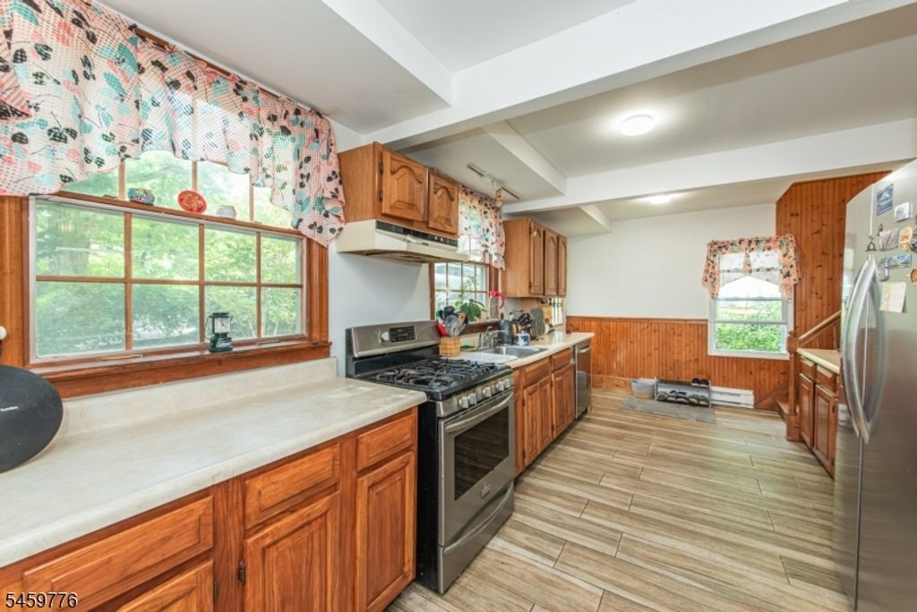 19 Skyland Ave, Wanaque Boro, NJ 07420