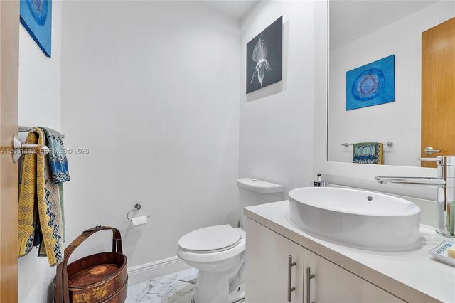 2 Grove Isle Dr BPH10, Miami, FL 33133