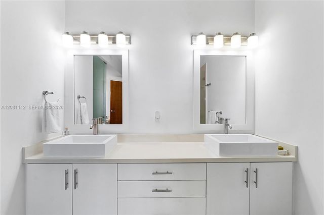 2 Grove Isle Dr BPH10, Miami, FL 33133