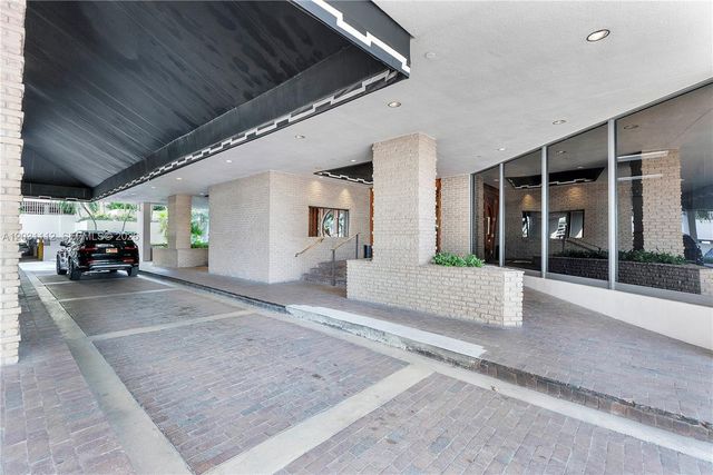 2 Grove Isle Dr BPH10, Miami, FL 33133