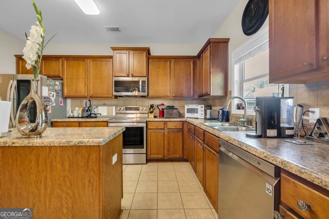 126 Meadows Walk Drive, Byron, GA 31008