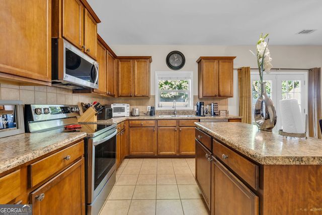 126 Meadows Walk Drive, Byron, GA 31008