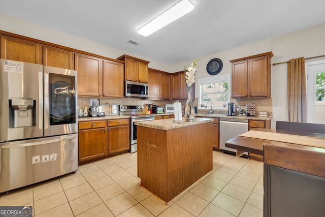 126 Meadows Walk Drive, Byron, GA 31008