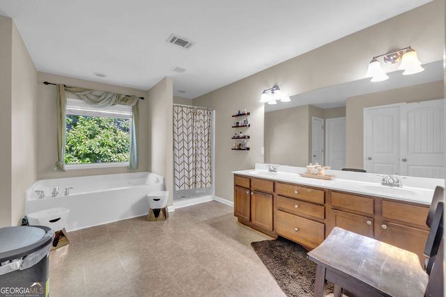 126 Meadows Walk Drive, Byron, GA 31008