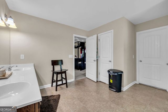 126 Meadows Walk Drive, Byron, GA 31008
