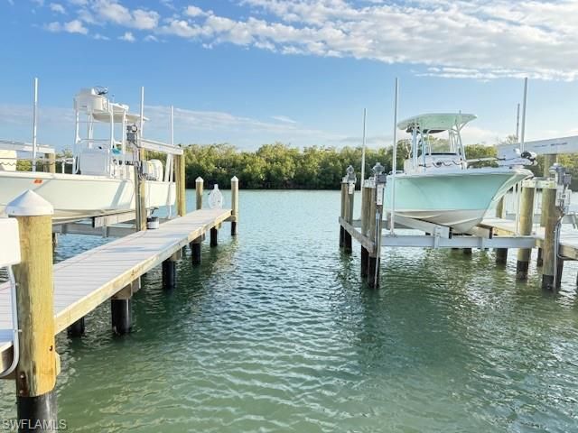 255B Wiggins Bay DR, Naples, FL 34110