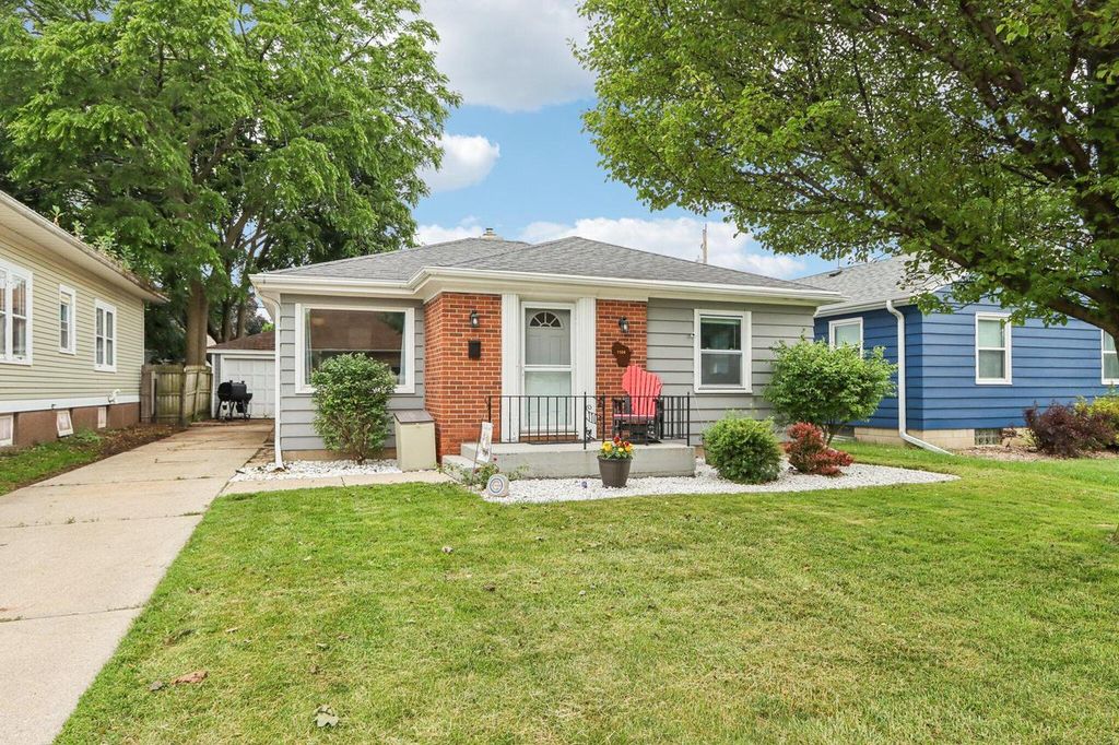 1104 Lathrop AVENUE, Racine, WI 53405