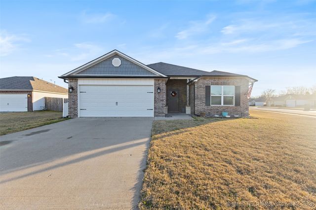 10014 E 110th Place North, Owasso, OK 74055