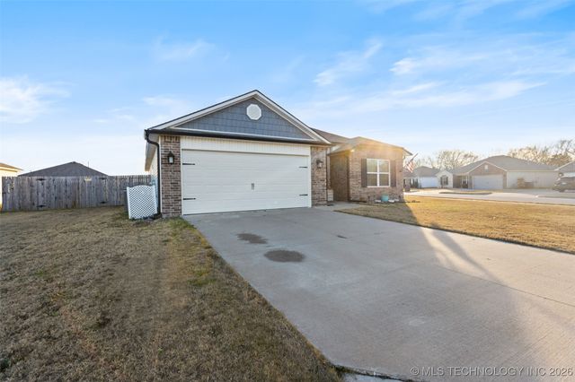 10014 E 110th Place North, Owasso, OK 74055