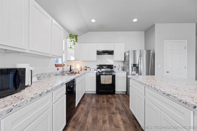 10014 E 110th Place North, Owasso, OK 74055