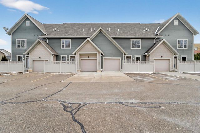 2817 No Oaks Ridge, Fitchburg, WI 53711