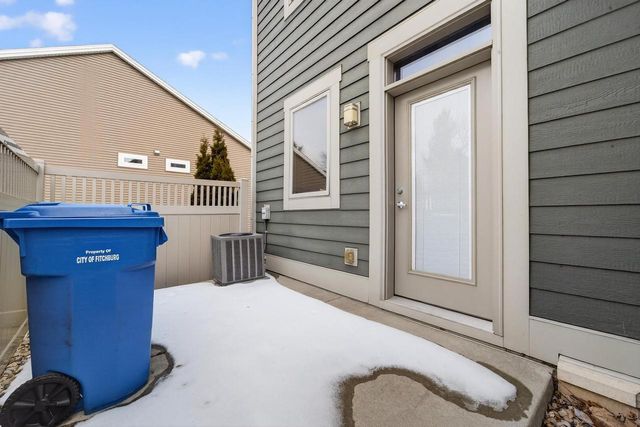 2817 No Oaks Ridge, Fitchburg, WI 53711