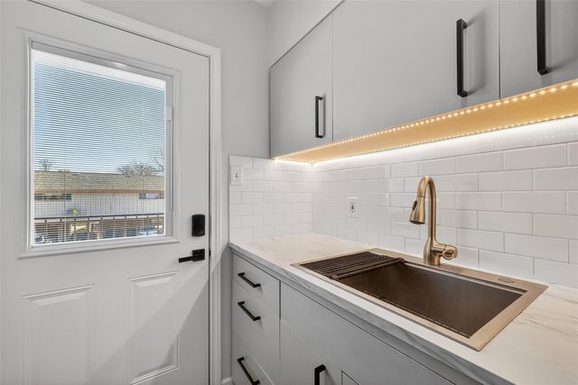 1811 Stoney Brook Drive 91, Houston, TX 77063