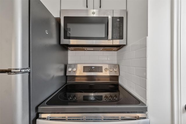 1811 Stoney Brook Drive 91, Houston, TX 77063