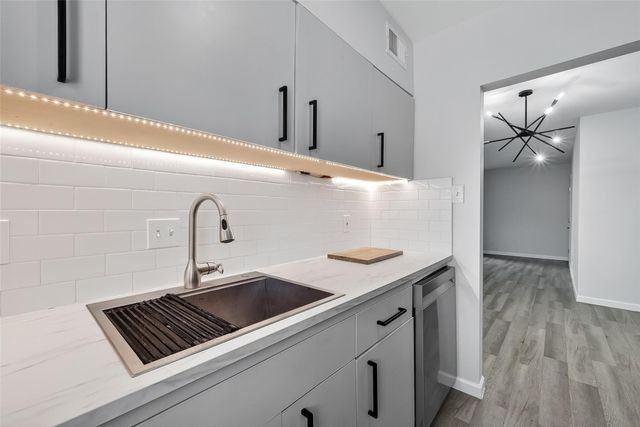 1811 Stoney Brook Drive 91, Houston, TX 77063