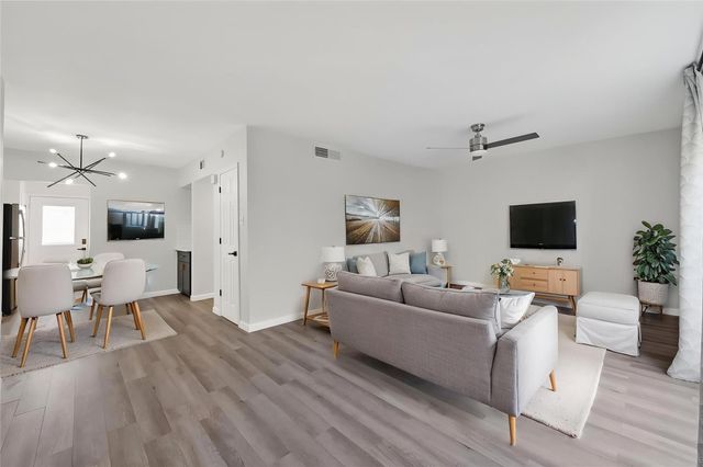 1811 Stoney Brook Drive 91, Houston, TX 77063