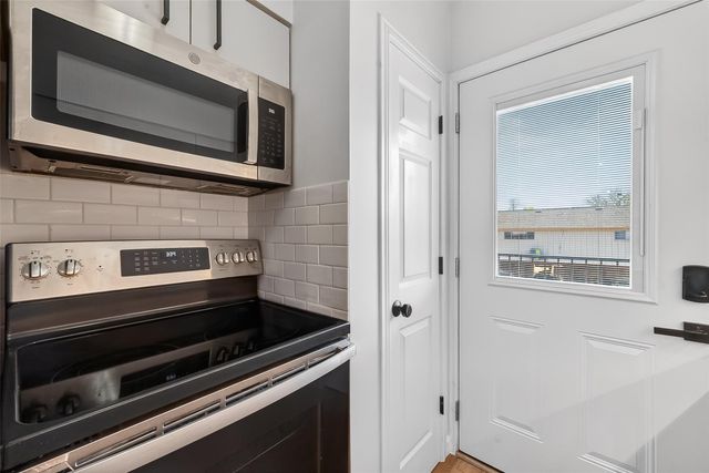 1811 Stoney Brook Drive 91, Houston, TX 77063