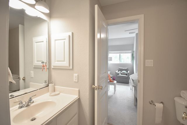 7 E Shale Creek Circle, The Woodlands, TX 77382