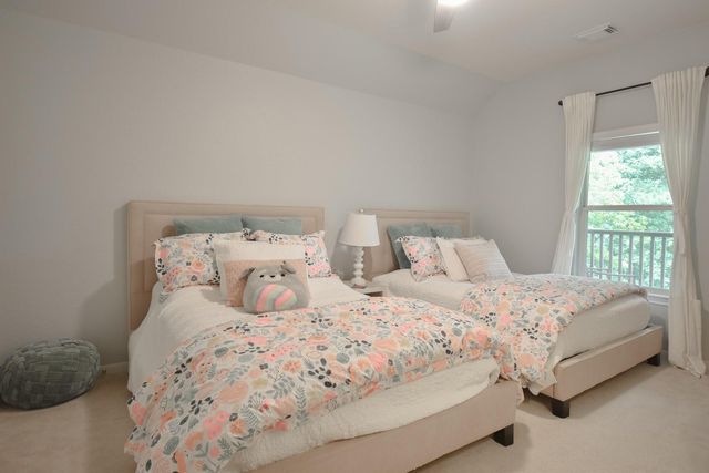 7 E Shale Creek Circle, The Woodlands, TX 77382